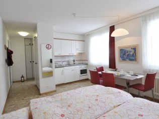 Küche mit Wohnzimmer - Ferienhaus Alte Post
