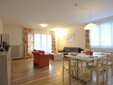Wohnzimmer mit Essbereich - Ferienhaus Alte Post
