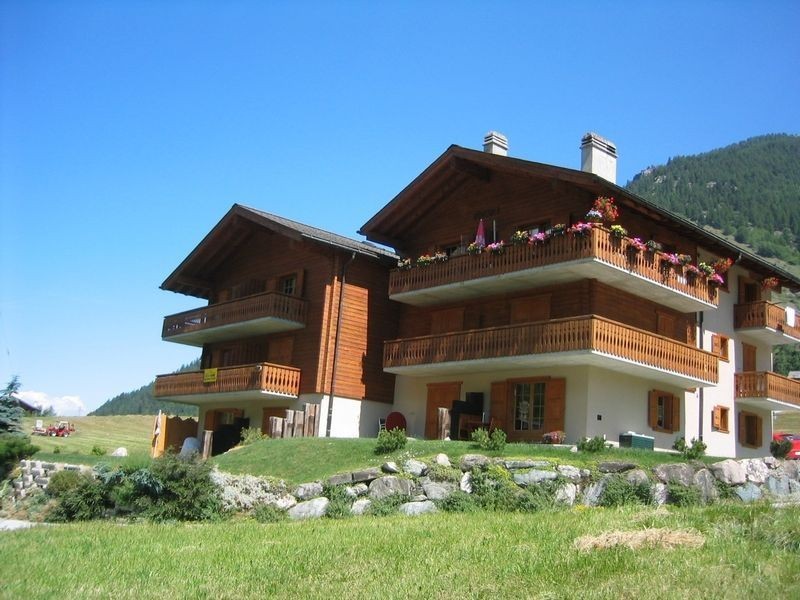 Aussenansicht im Sommer - Ferienhaus Bel Alp
