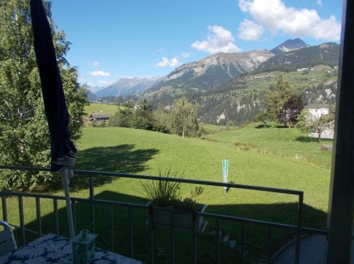 Balcone con vista sulle montagne - Casa di vacanza Belvair