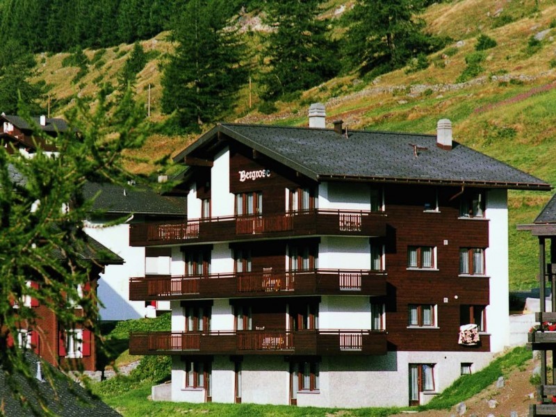 Aussenansicht im Sommer - Ferienhaus Bergrose