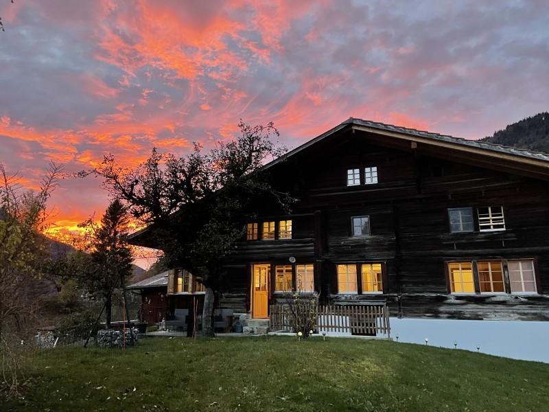 Aussenansicht im Sommer - Ferienhaus Brünig