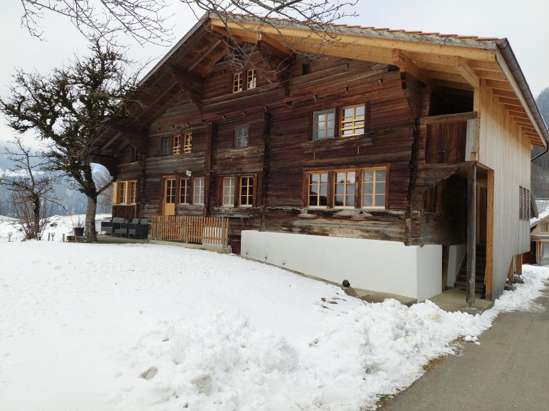 Aussenansicht im Winter - Ferienhaus Brünig