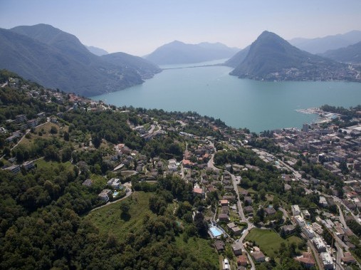 Exterior view in summer - Holiday house Carcano