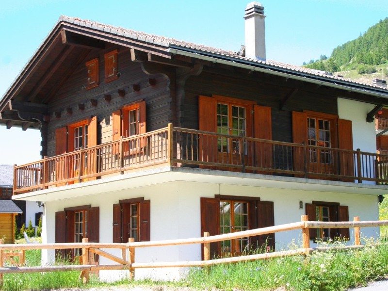 Aussenansicht im Sommer - Ferienhaus Chapon Joly