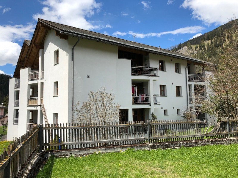 Aussenansicht im Sommer-Ferienhaus Chavallera Bergün