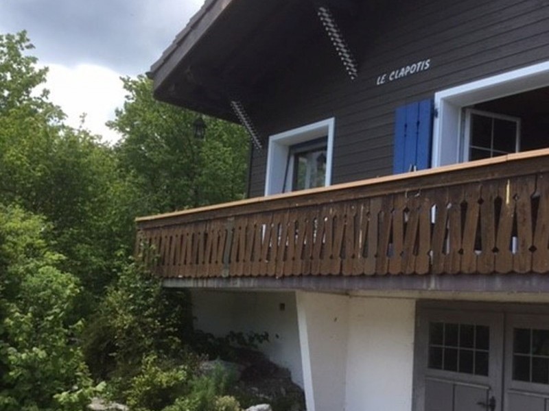 Aussenansicht im Sommer - Ferienhaus Clapotis