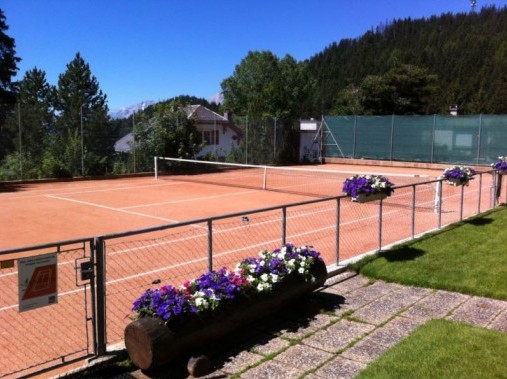 Tennisplatz - Ferienhaus Cransalpin