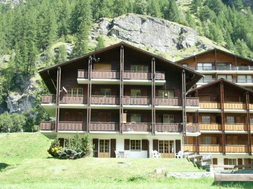 Aussenansicht im Sommer - Ferienhaus Dent-d'Hérens