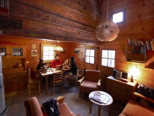 Wohnzimmer mit Essbereich - Ferienhaus Diablotin