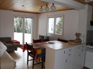 Wohnzimmer mit Essbereich - Ferienhaus Erbji