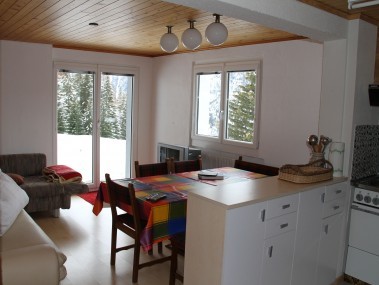 Wohnzimmer mit Essbereich - Ferienhaus Erbji