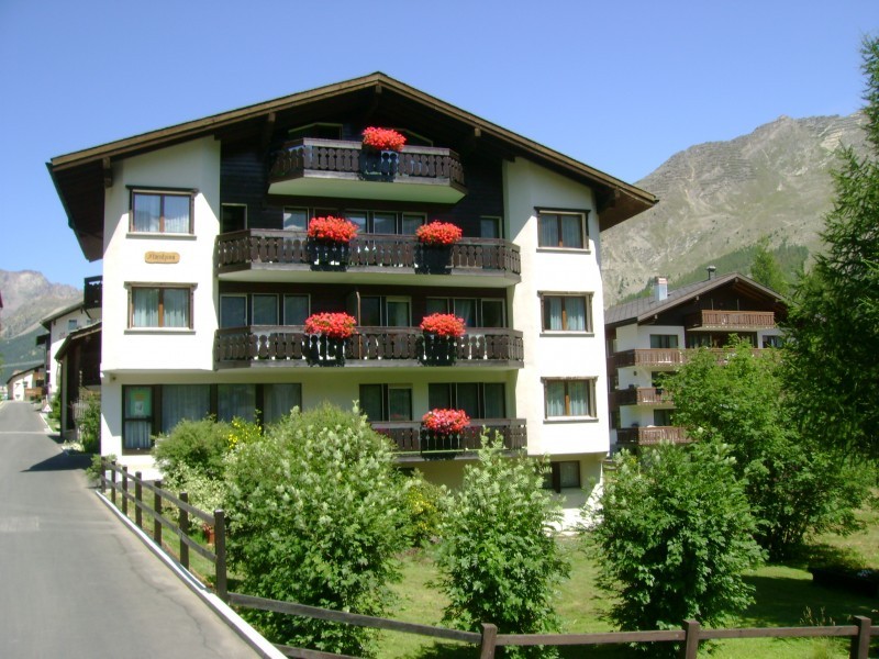 Aussenansicht im Sommer - Ferienhaus Floralpina