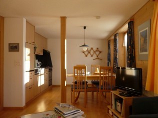 Küche mit Essbereich - Ferienhaus Flüehblüemli