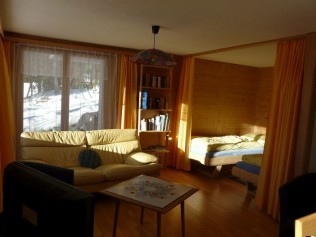 Wohn- und Schlafzimmer - Ferienhaus Flüehblüemli