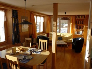 Wohnzimmer - Ferienhaus Flüehblüemli