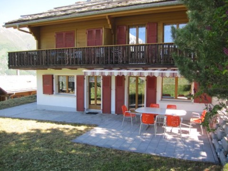Aussenansicht im Sommer - Ferienhaus Fortuna