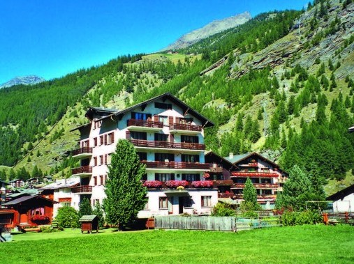 Aussenansicht im Sommer - Ferienhaus Fortuna