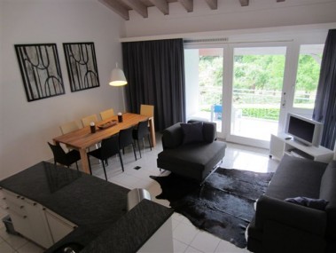 Wohnzimmer mit Essbereich - Ferienhaus Golf Ranch