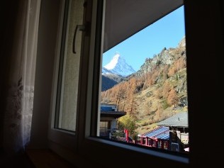 Schlafzimmer mit Blick auf das Matterhorn - Ferienhaus Juliana