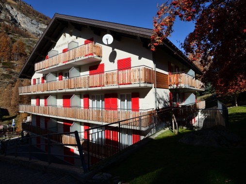 Aussenansicht im Sommer - Ferienhaus Juliana