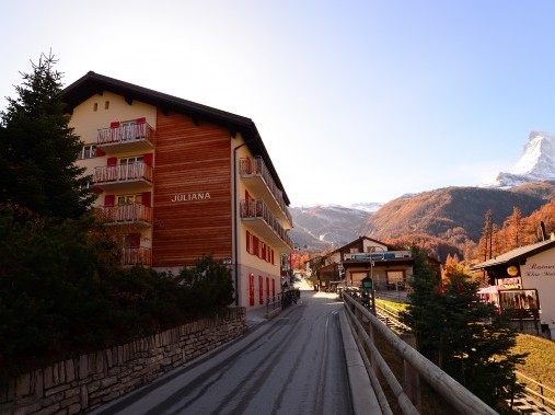 Aussenansicht im Sommer - Ferienhaus Juliana