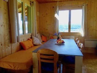 Salon avec coin repas - Maison de vacances La Chotte