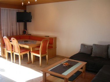 Wohnzimmer mit Essbereich - Ferienhaus La Combaz