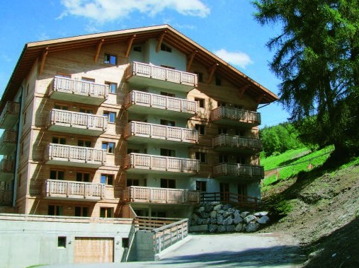 Aussenansicht im Sommer - Ferienhaus Le Pracondu