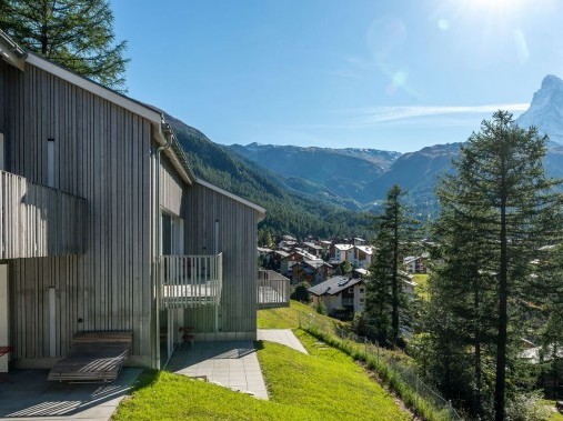 Aussenansicht im Sommer - Ferienhaus legendär