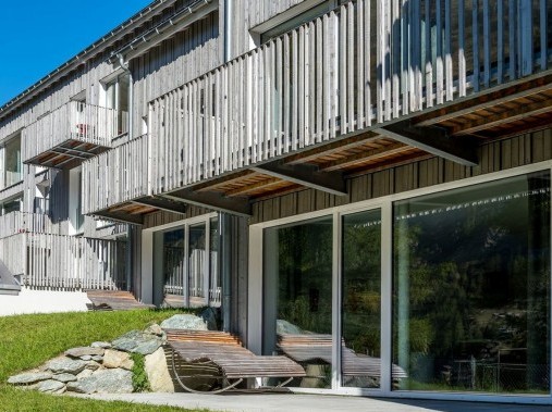 Aussenansicht im Sommer - Ferienhaus legendär