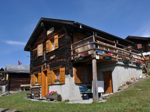 Aussenansicht im Sommer - Ferienhaus Lindy