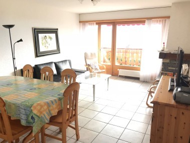 Wohnzimmer mit Essbereich - Ferienhaus Mont d'Or