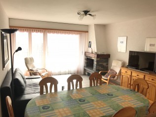 Wohnzimmer mit Essbereich - Ferienhaus Mont d'Or