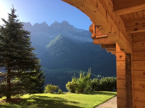 Aussenansicht im Sommer - Ferienhaus Orchidée