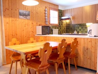 Cuisine avec coin repas - Maison de vacances Pic Arzinol