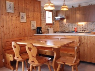 Cuisine avec coin repas - Maison de vacances Pic Arzinol