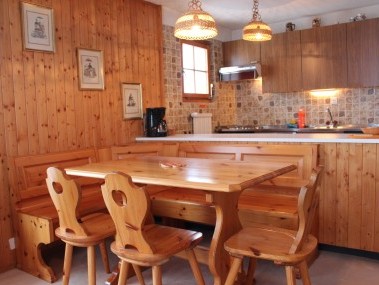 Küche mit Essbereich - Ferienhaus Pic Arzinol