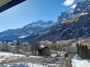 Balkon mit Blick auf die Berge - Ferienhaus Schlössli