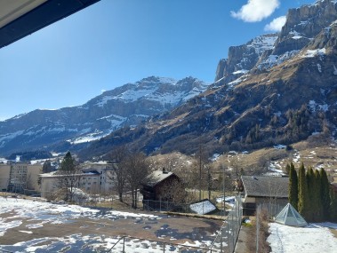 Balkon mit Blick auf die Berge - Ferienhaus Schlössli