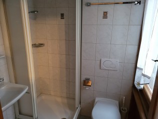 Badezimmer - Ferienhaus Schlössli