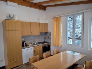 Küche mit Essbereich - Ferienhaus Schlössli