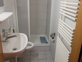 Badezimmer - Ferienhaus Schlössli