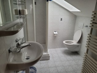 Badezimmer - Ferienhaus Schlössli