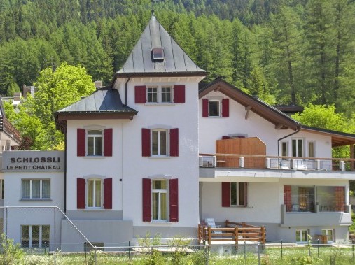 Aussenansicht im Sommer - Ferienhaus Schlössli