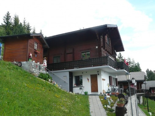 Aussenansicht im Sommer - Ferienhaus Trollet