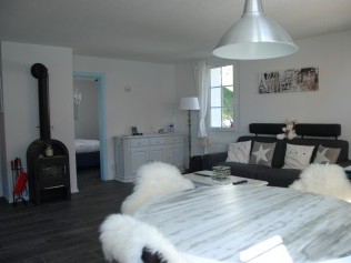 Wohnzimmer mit Essbereich - Ferienpark Alpine Village