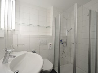 Badzimmer - Ferienresidenz Surses Alpin