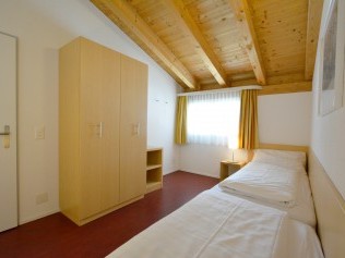 Schlafzimmer - Ferienresidenz Surses Alpin