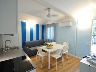 Wohnzimmer mit Essbereich - Riva degli Etruschi